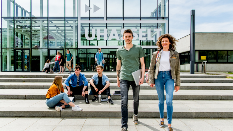 Gebouw D Trappen Vanvoor HR 14