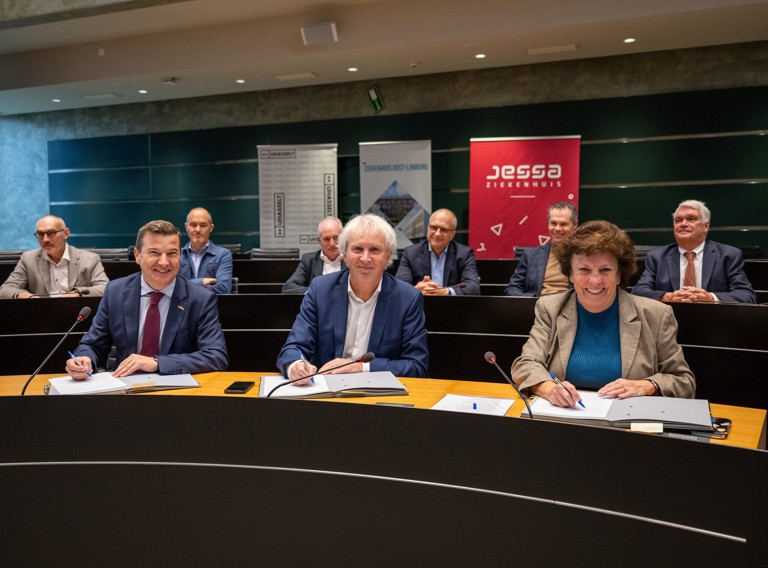 Inez Limburg Ondertekening Bij Opstart