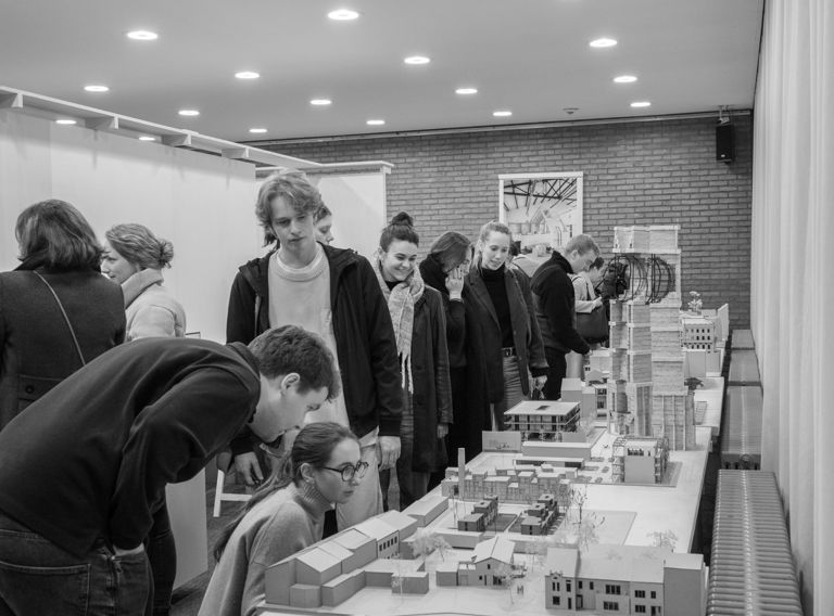 Salon 7X7 1