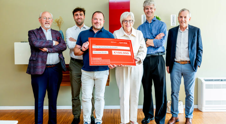 Cheque Limburgs Kankerfonds Aan Pancreas Fonds Universiteitsfonds Uhasselt