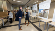23 11 26 Dag Van De Wetenschap Bezoek Minister 076
