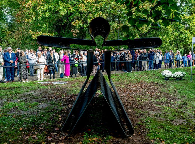 Inhuldiging Kunstwerk Lichaamsdoor Uhasselt 1