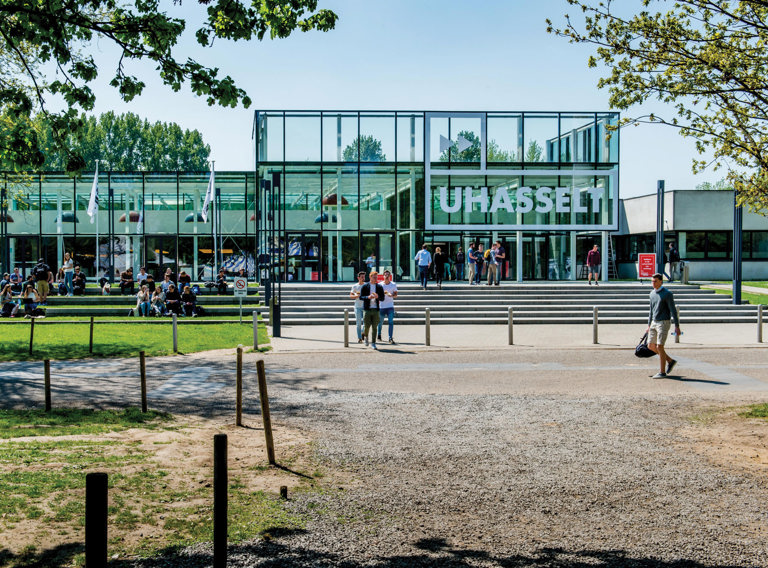 Gebouw D Mooi Weer Mei 2017 05