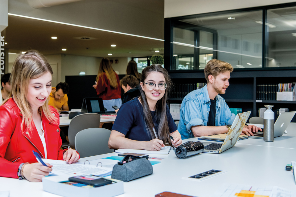 Gebouw D Bibliotheek LR 12